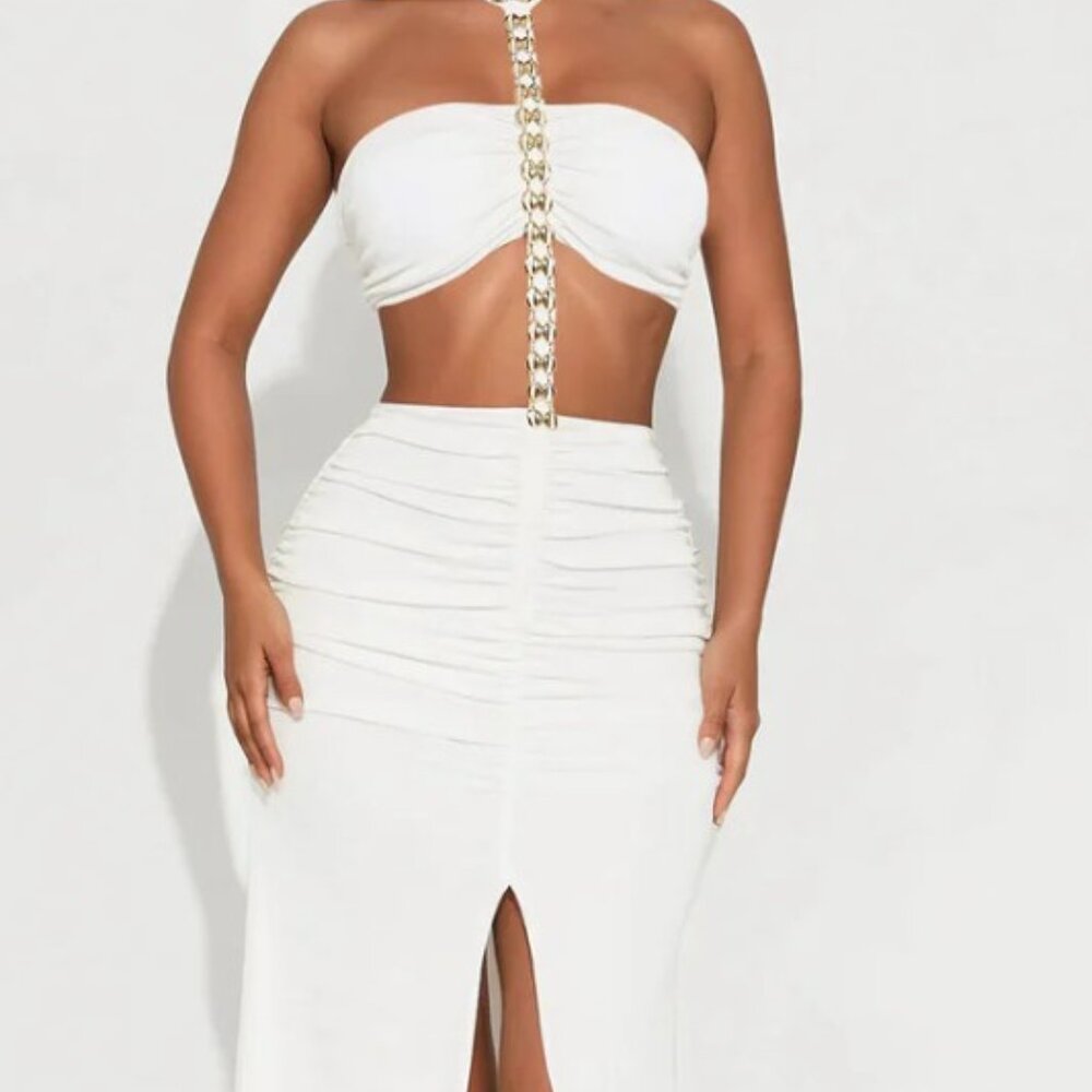 SEXY WHITE DRESS WITH GOLD CHAIN
